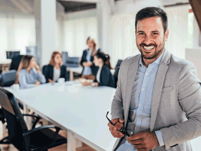 How can first-time entrepreneurs minimize startup&nbsp;risks?